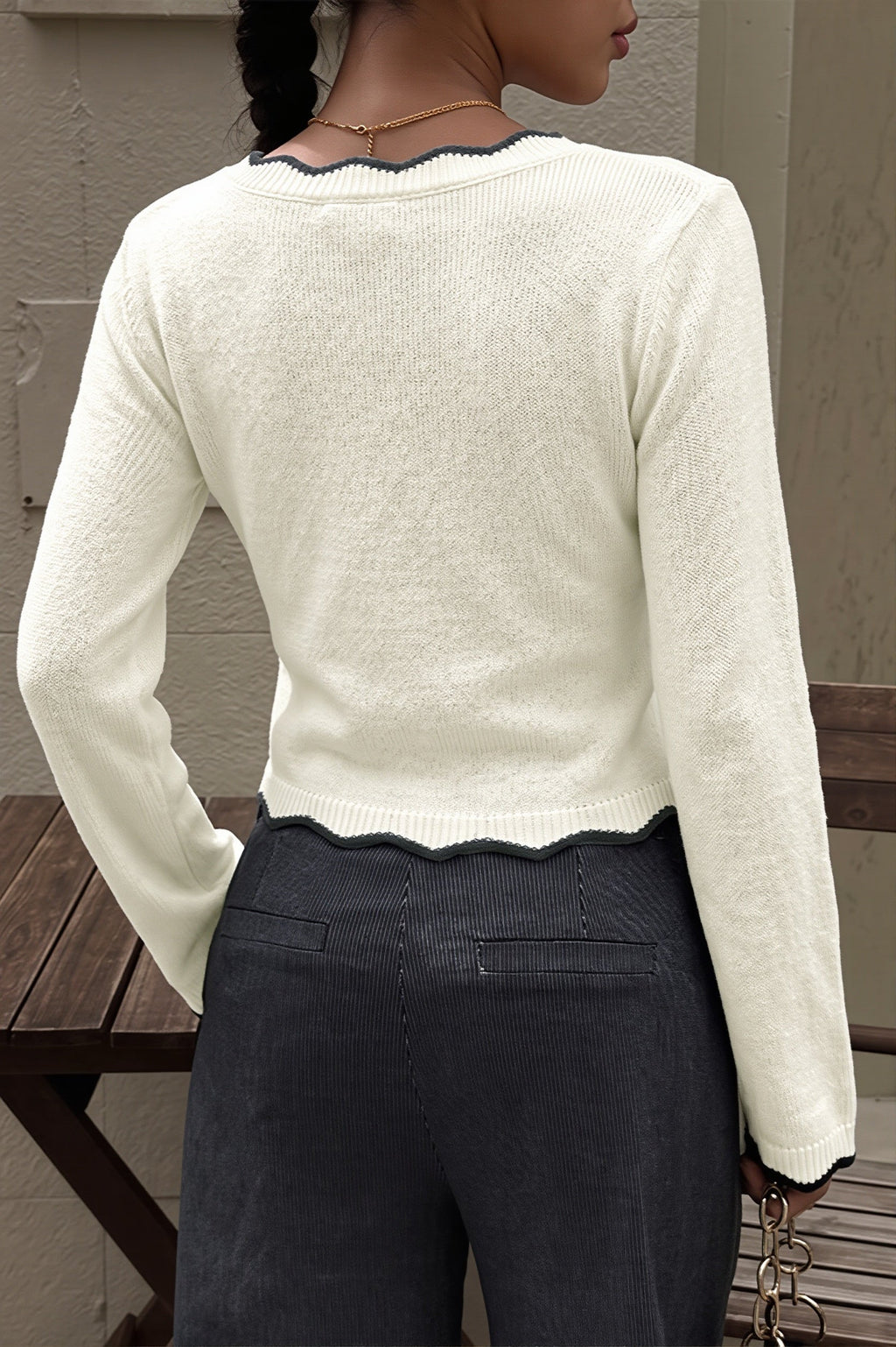 Contrast Scallop V Neck Cropped Sweater