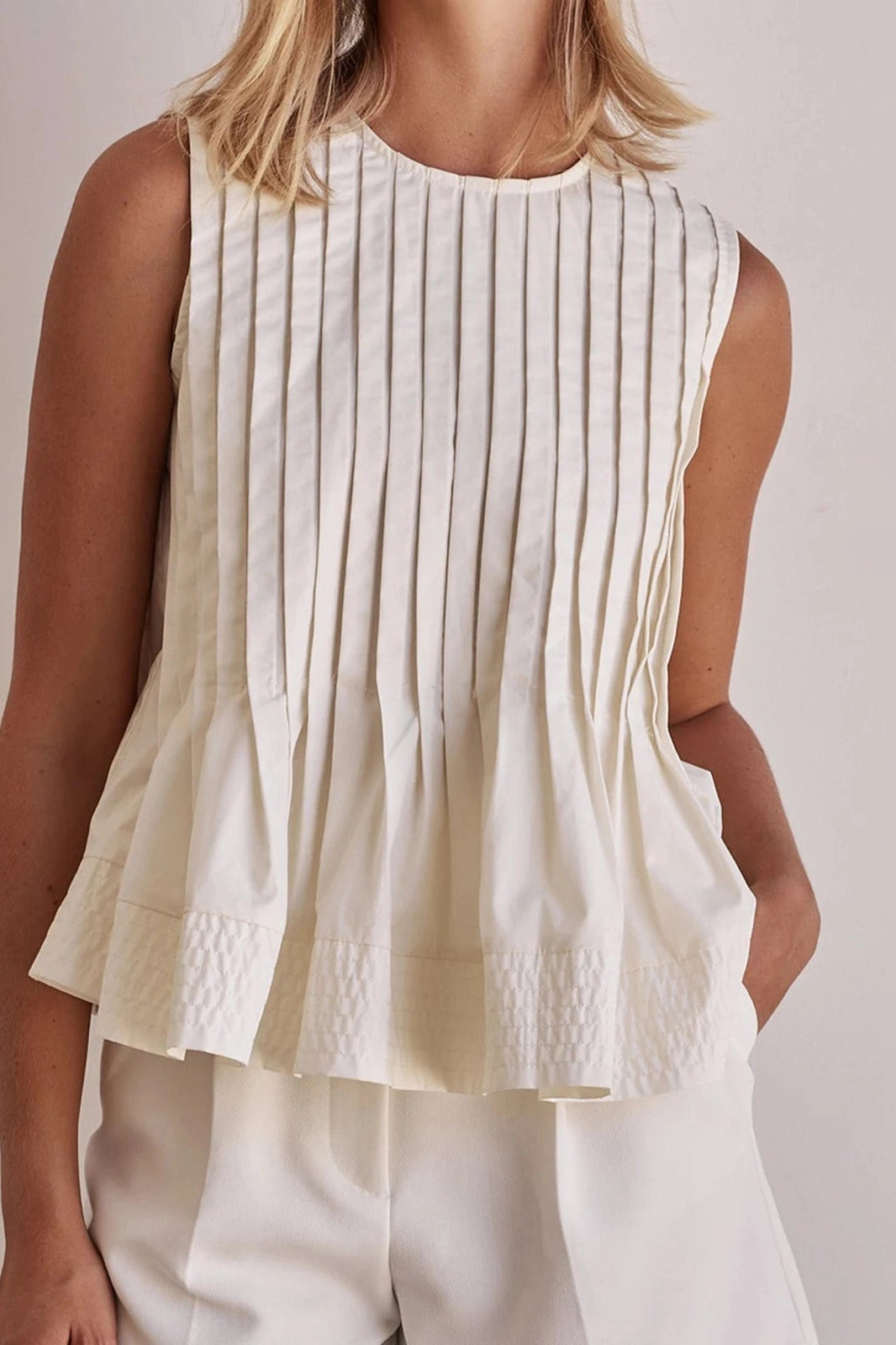 Glorol - Pleated Round Neck Sleeveless Top
