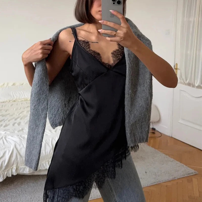 Glorol - Lace Sleeveless Backless V-Neck Irregular Top
