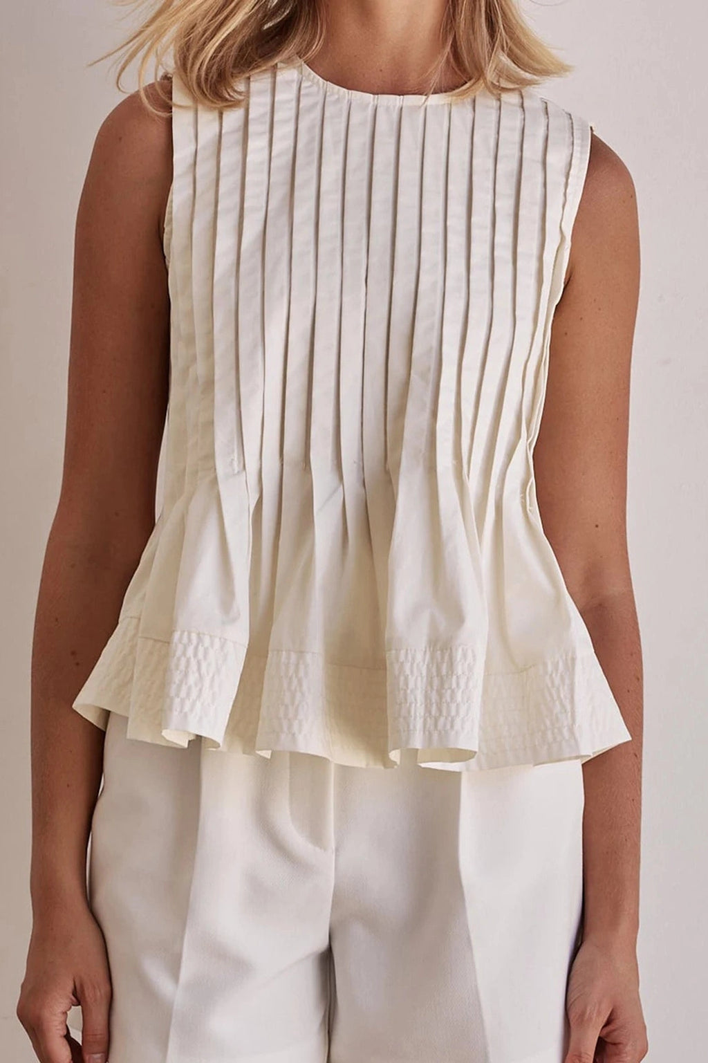 Glorol - Pleated Round Neck Sleeveless Top