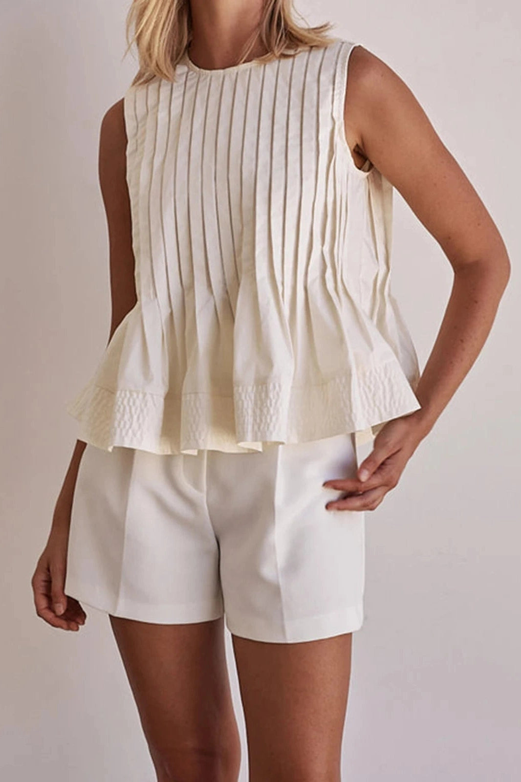 Glorol - Pleated Round Neck Sleeveless Top