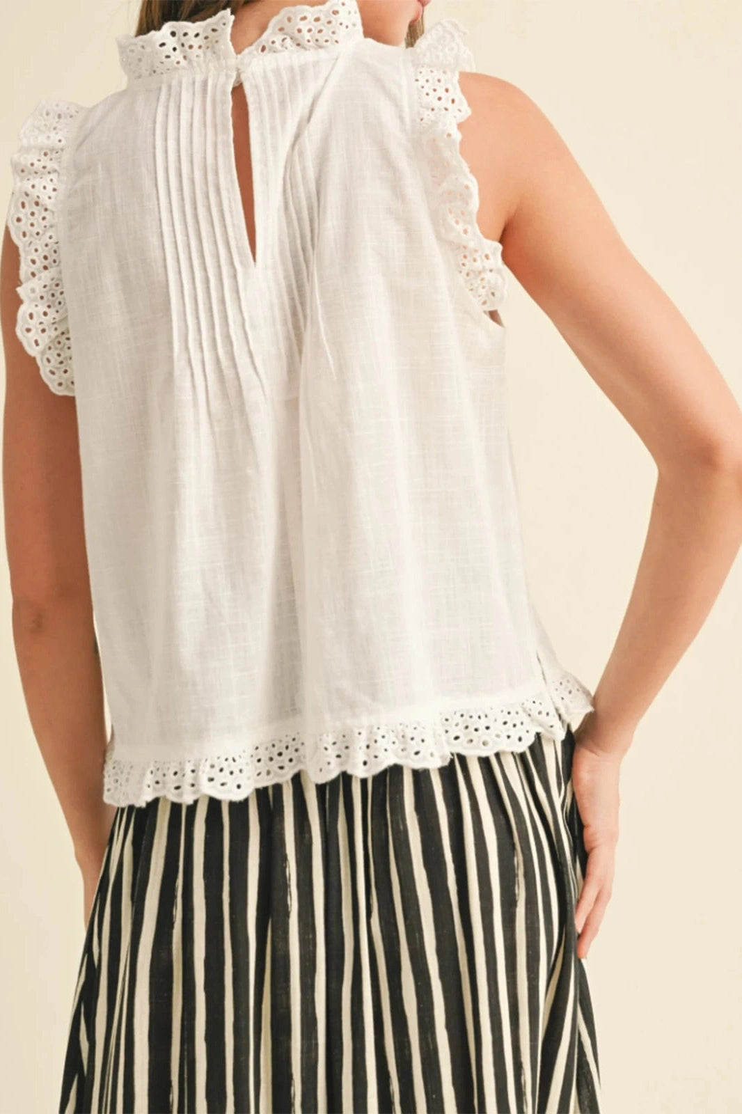 Glorol - Lace Sleeveless Round Neck Loose Fit Top