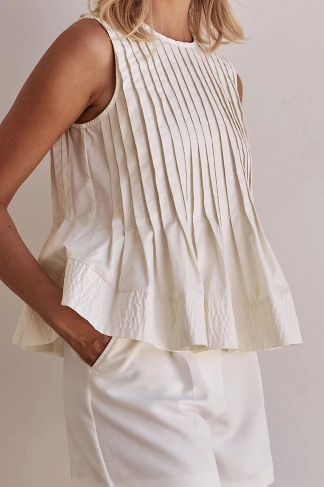 Glorol - Pleated Round Neck Sleeveless Top